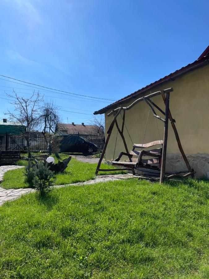 У Михайла Bed and Breakfast Truskavets Eksteriør billede