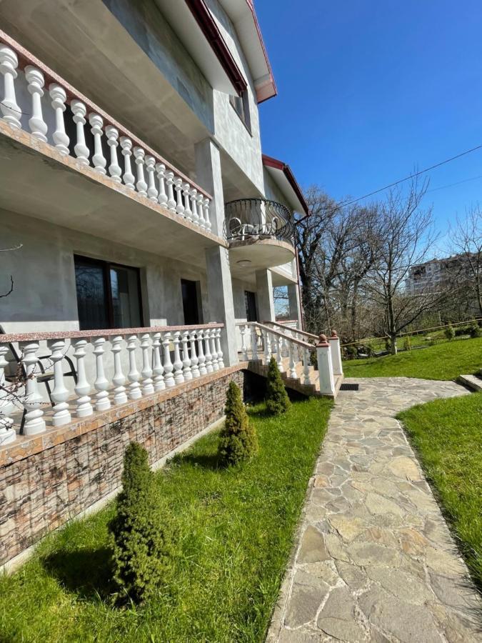 У Михайла Bed and Breakfast Truskavets Eksteriør billede