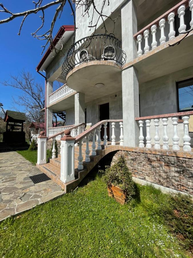 У Михайла Bed and Breakfast Truskavets Eksteriør billede