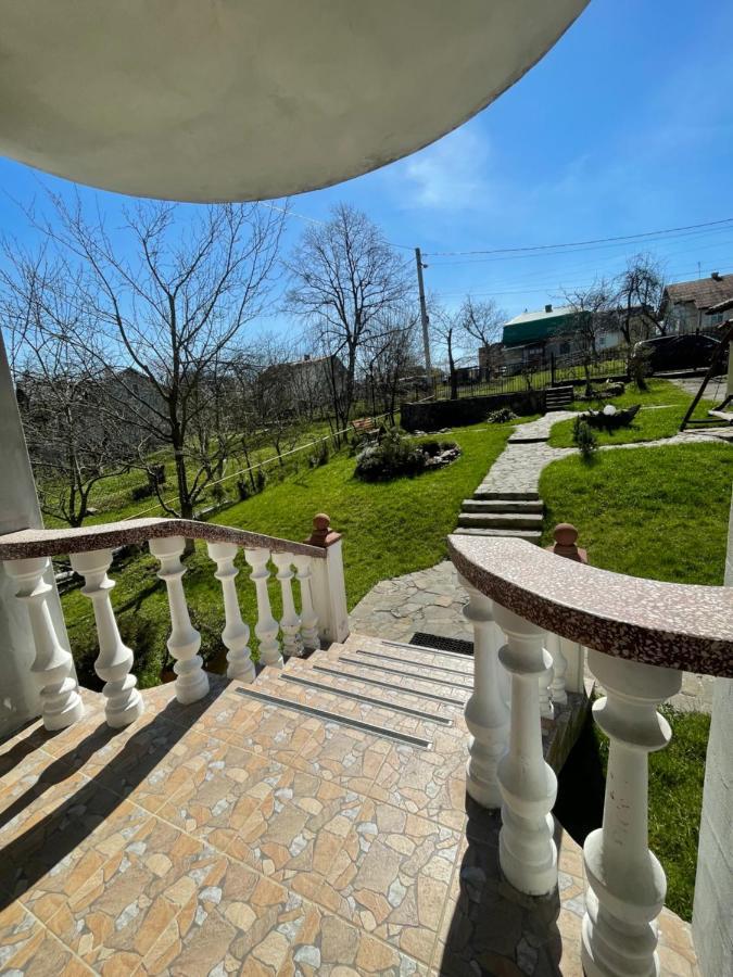 У Михайла Bed and Breakfast Truskavets Eksteriør billede